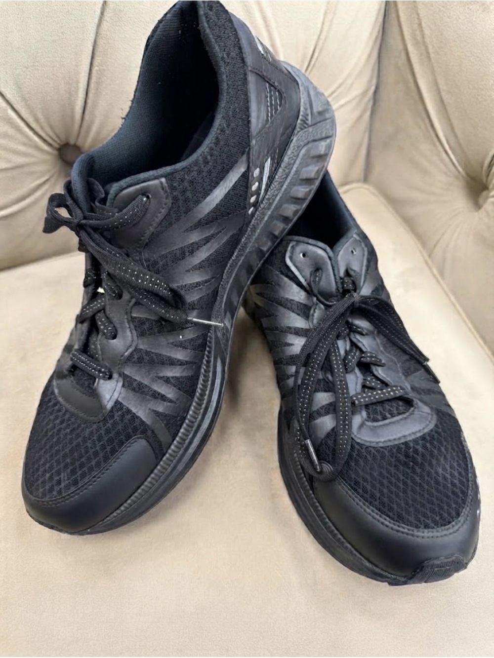 SAS Black Orthopedic Vibram Athletic Men’s Shoes/ Sneakers